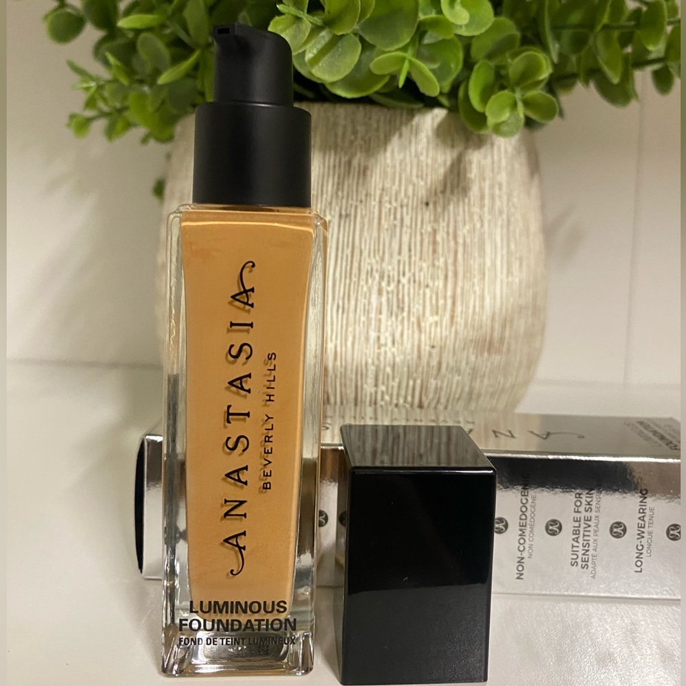 Anastasia, Beverly Hills luminous foundation - Picture 2 of 4